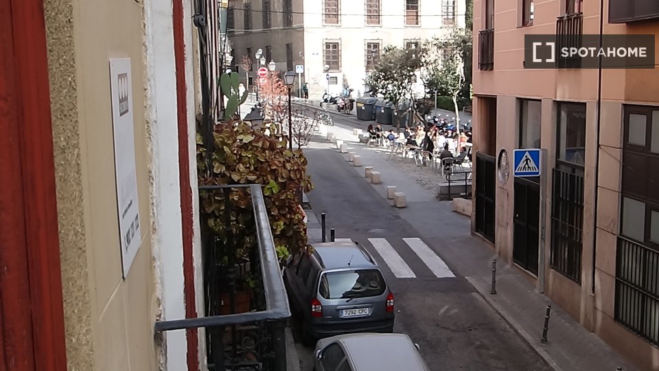 Double room Madrid, 2 beds — photo 14