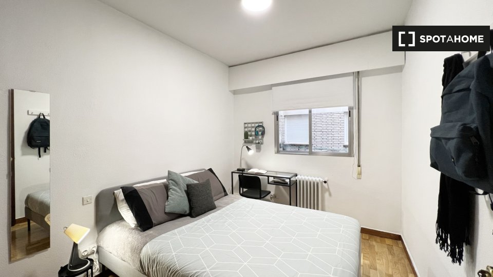 Double room Madrid, 5 beds, 95m² — photo 11