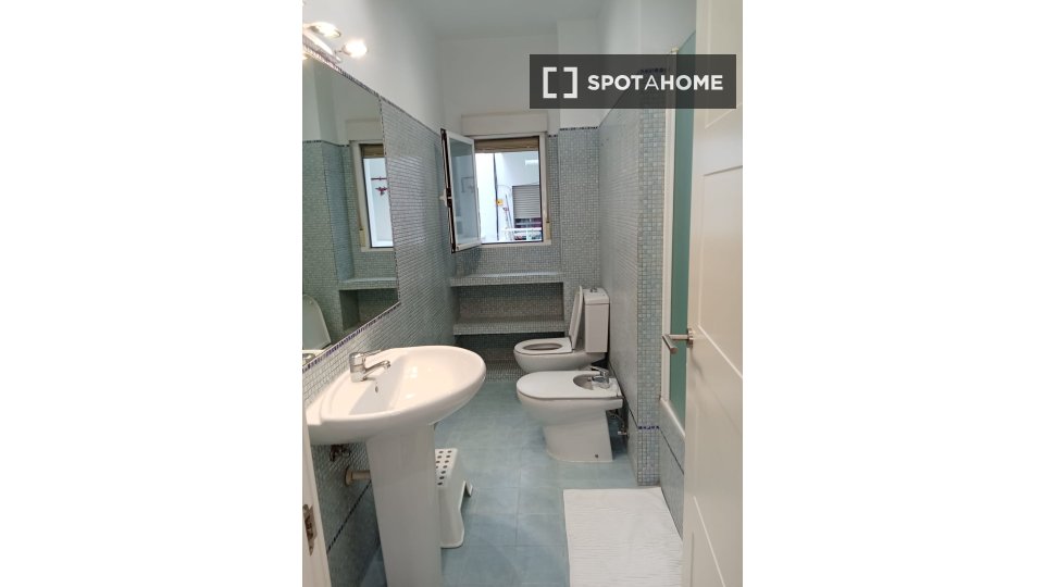 Double room Madrid, 5 beds — photo 19