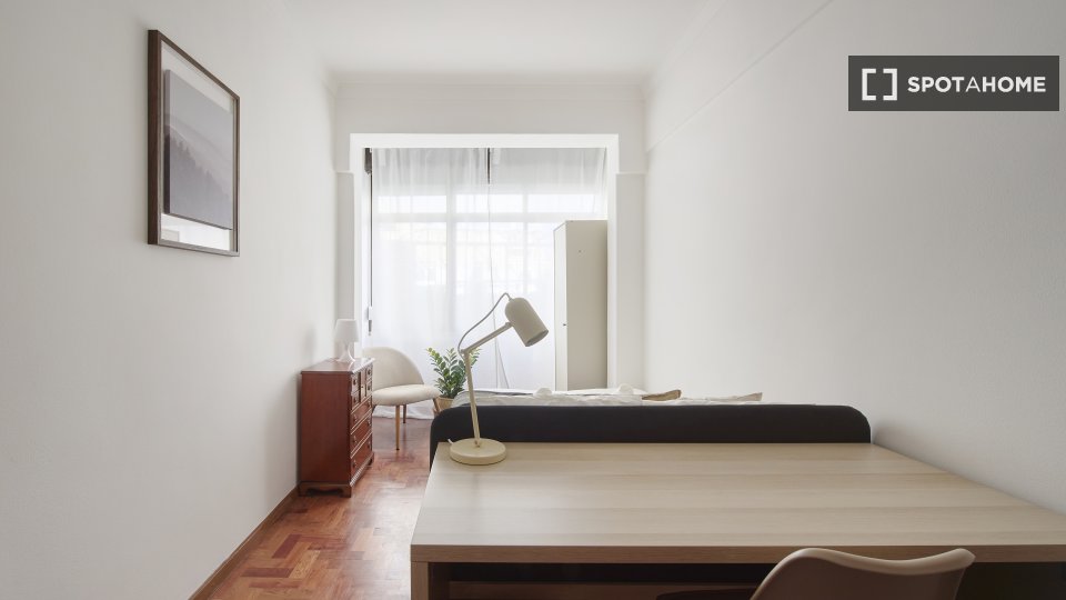 Double room Lisbon, 4 beds — photo 13