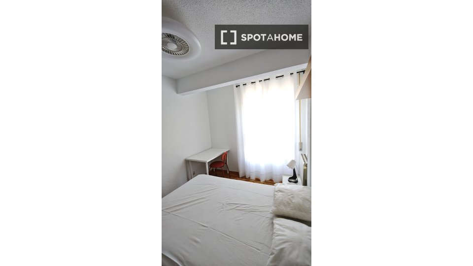 Double room Madrid, 1 bed — photo 14