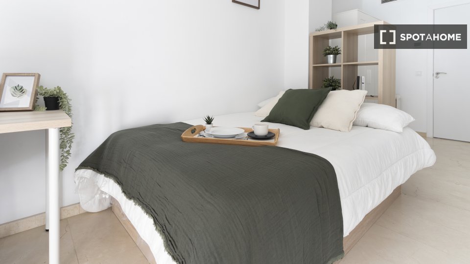 Double room Madrid, 6 beds, 150m² — photo 3