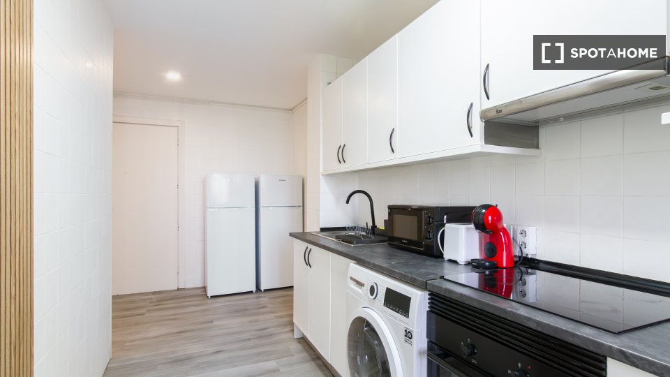 Double room Madrid, 5 beds — photo 22