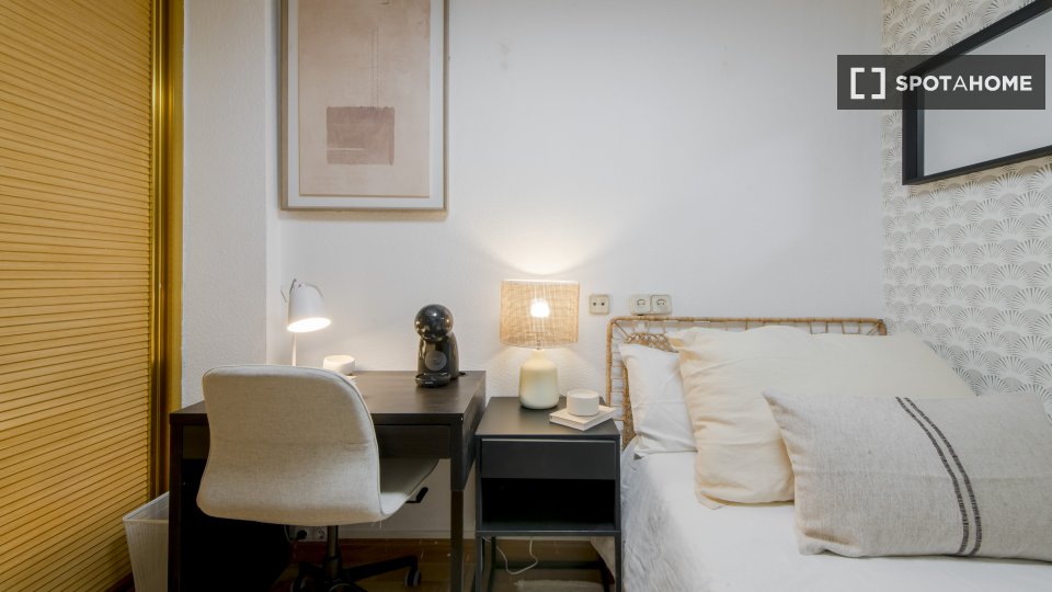 Double room Madrid, 6 beds, 100m² — photo 15