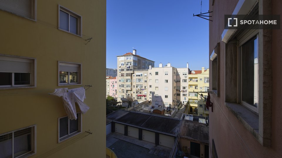 Double room Lisbon, 5 beds — photo 15