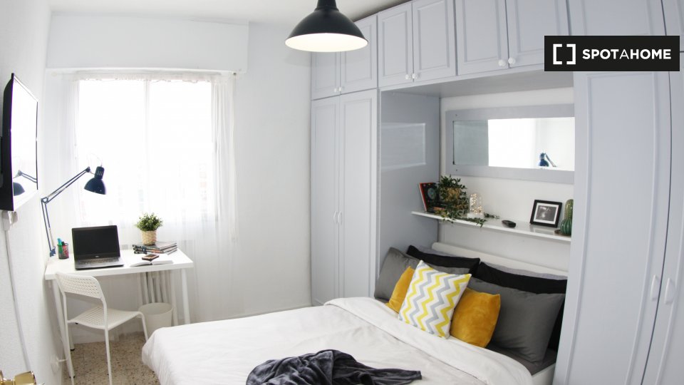 Double room Madrid, 5 beds, 100m² — photo 2