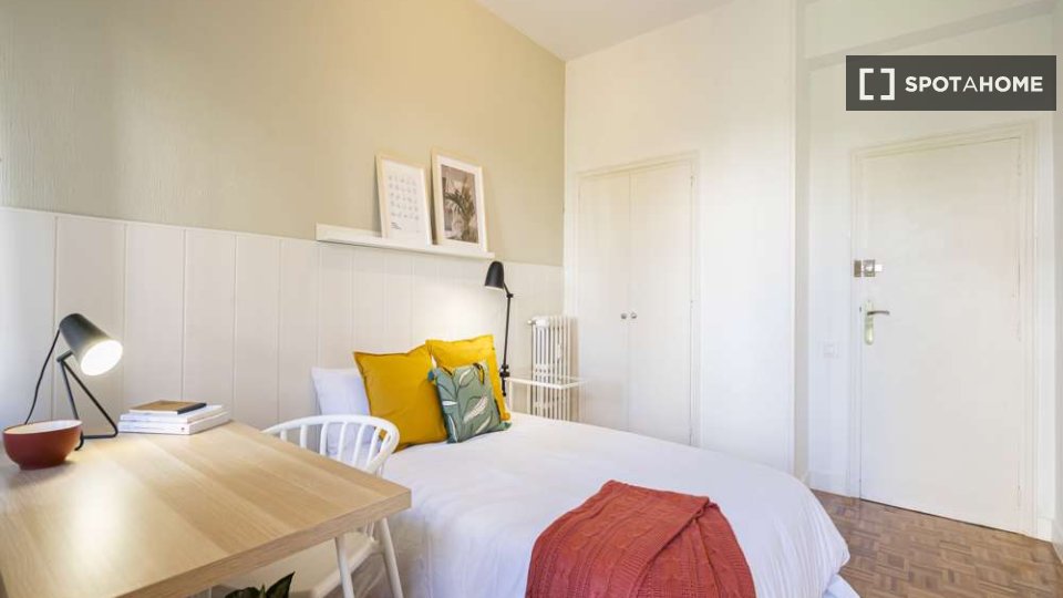 Double room Madrid, 6 beds — photo 11