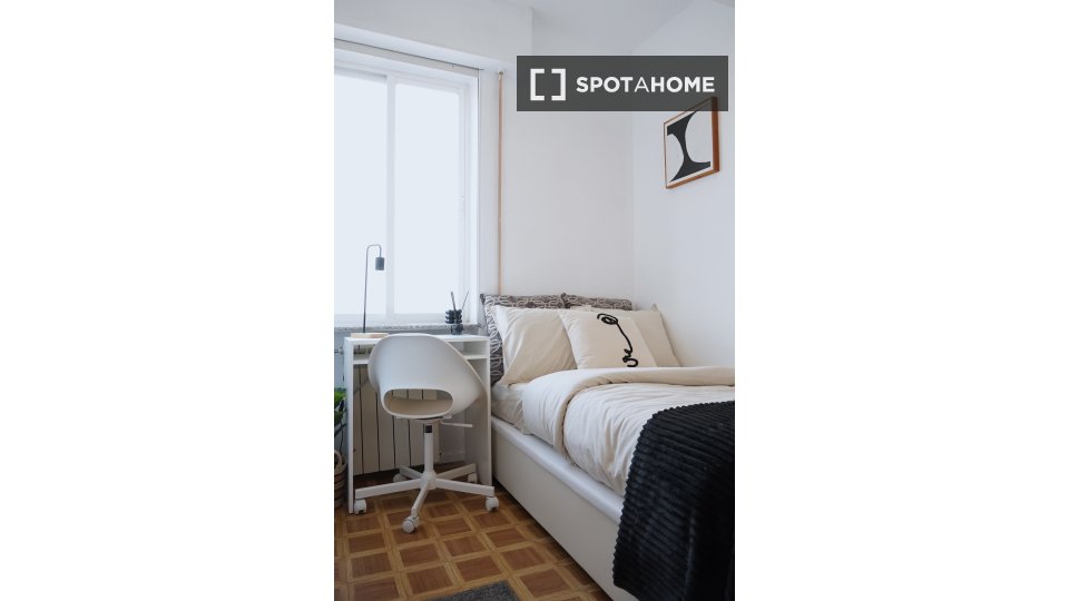 Double room Madrid, 4 beds — photo 12