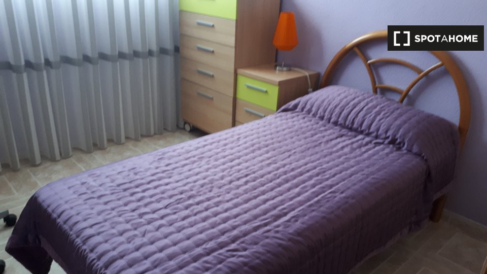 Double room Madrid, 3 beds, 110m² — photo 1