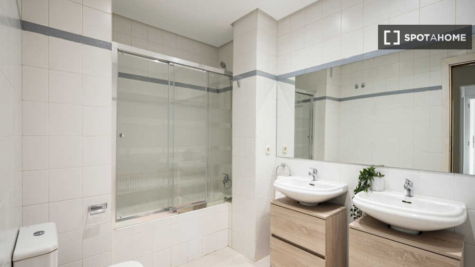 Double room Madrid, 7 beds — photo 28