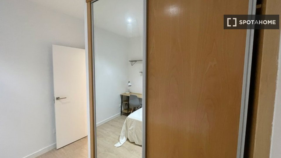 Double room Madrid, 12 beds — photo 2