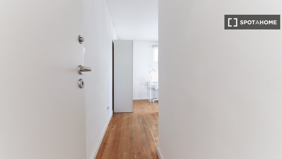 Double room Lisbon, 6 beds — photo 16