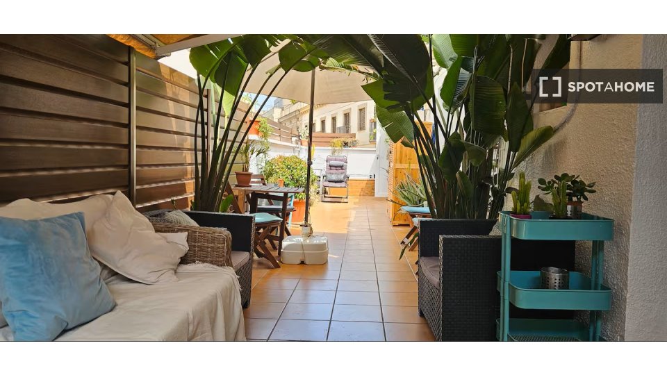 Double room Barcelona, 3 beds, 90m² — photo 18