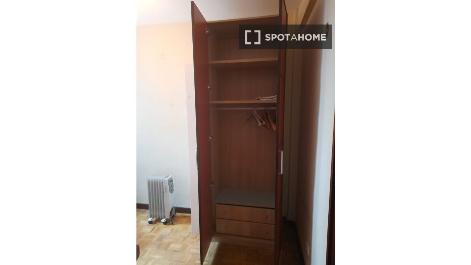 Double room Bilbao, 1 bed, 65m² — photo 7