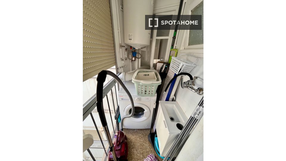 Double room Valencia, 2 beds, 85m² — photo 8