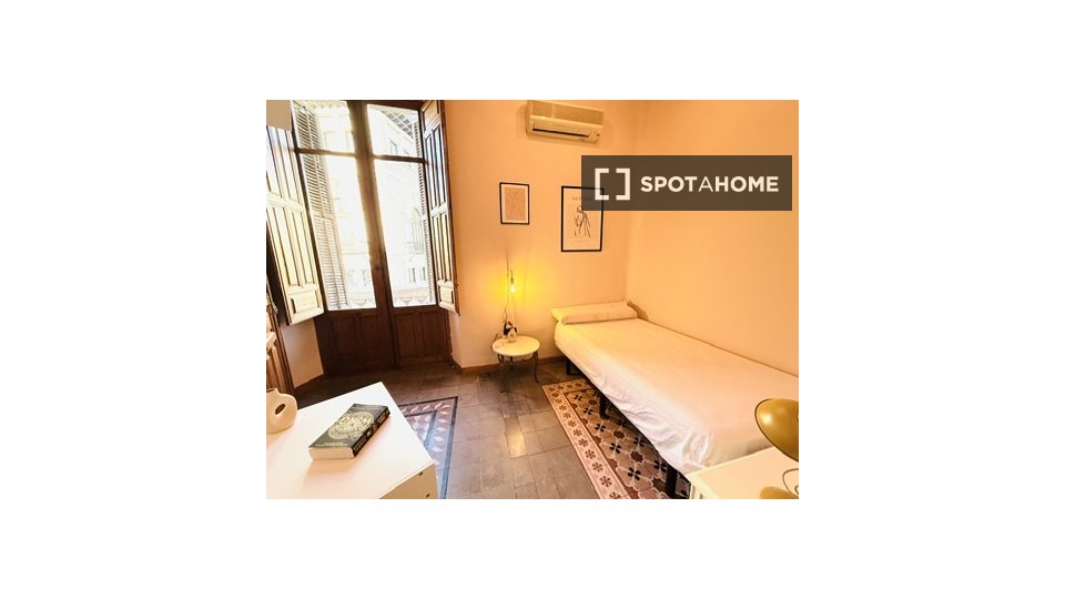 Double room Granada, 1 bed — photo 8
