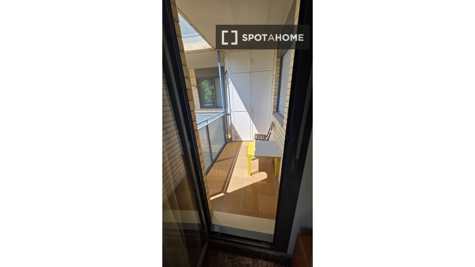 Double room Zaragoza, 4 beds, 90m² — photo 2