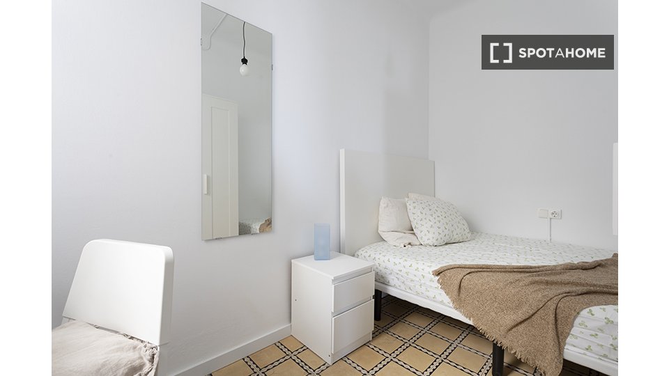 Double room Barcelona, 4 beds, 75m² — photo 8