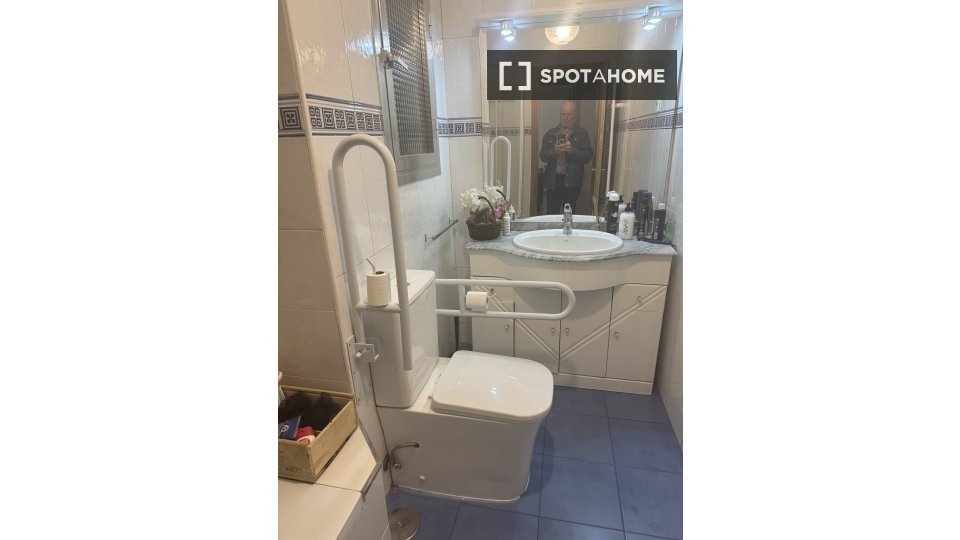 Double room Madrid, 4 beds, 125m² — photo 2