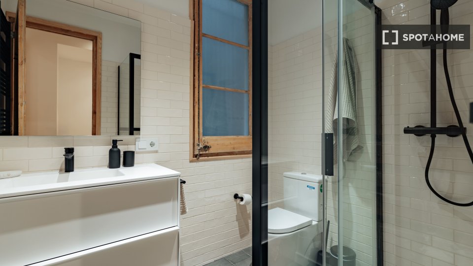 Double room Barcelona, 3 beds, 52m² — photo 15