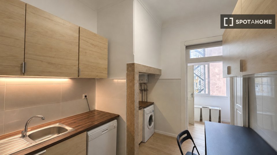 Double room Lisbon, 6 beds — photo 53