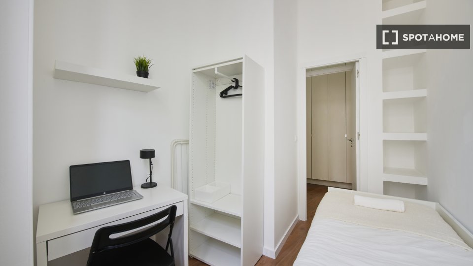 Double room Lisbon, 9 beds — photo 4