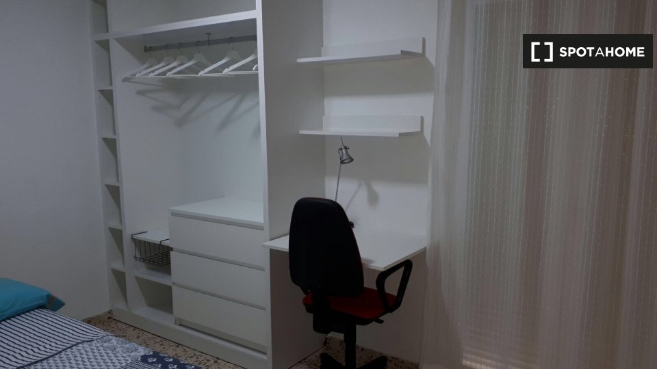 Double room Granada, 4 beds — photo 4