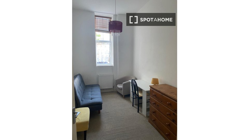 Double room London, 3 beds, 92m² — photo 19