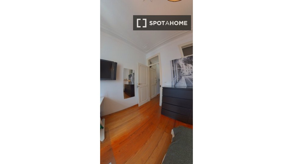 Double room Lisbon, 3 beds, 80m² — photo 4