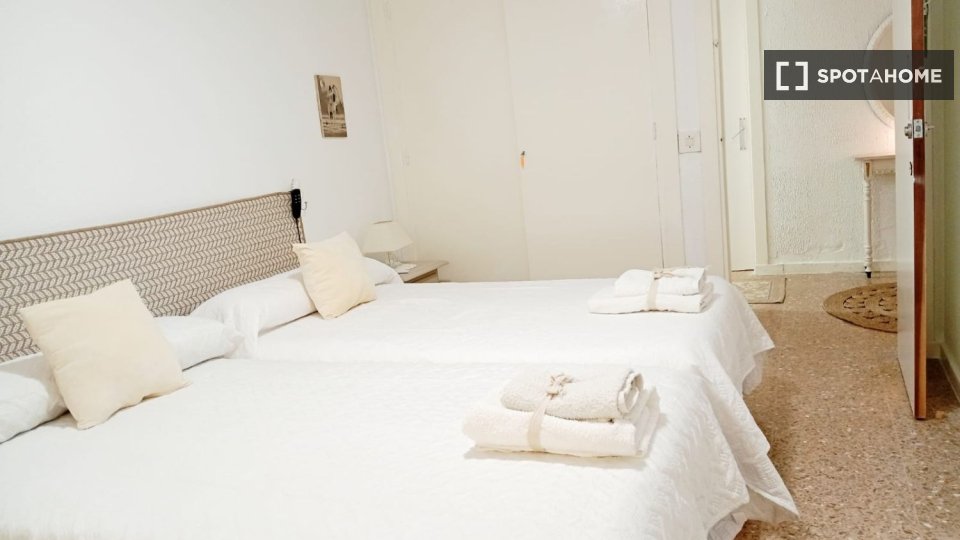 Habitación en piso compartido de 5 habitaciones, Centro Histórico, Almería.