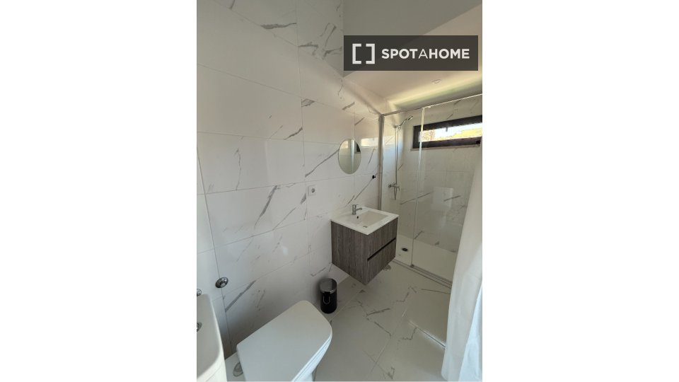 Double room Porto, 3 beds — photo 10