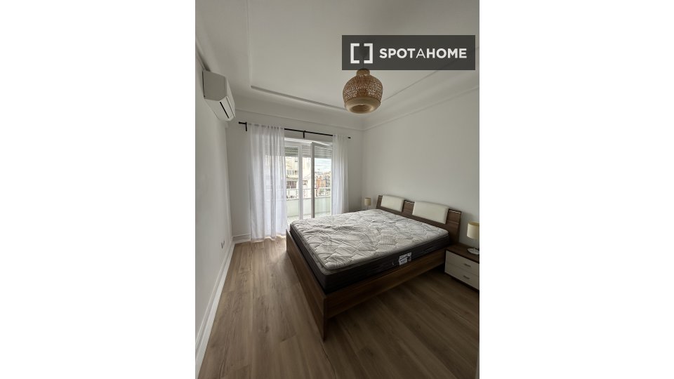 Apartment Lisbon, 2 beds, 83m² — photo 2