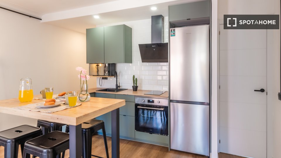 Apartment Barcelona, 4 beds, 69m² — photo 16