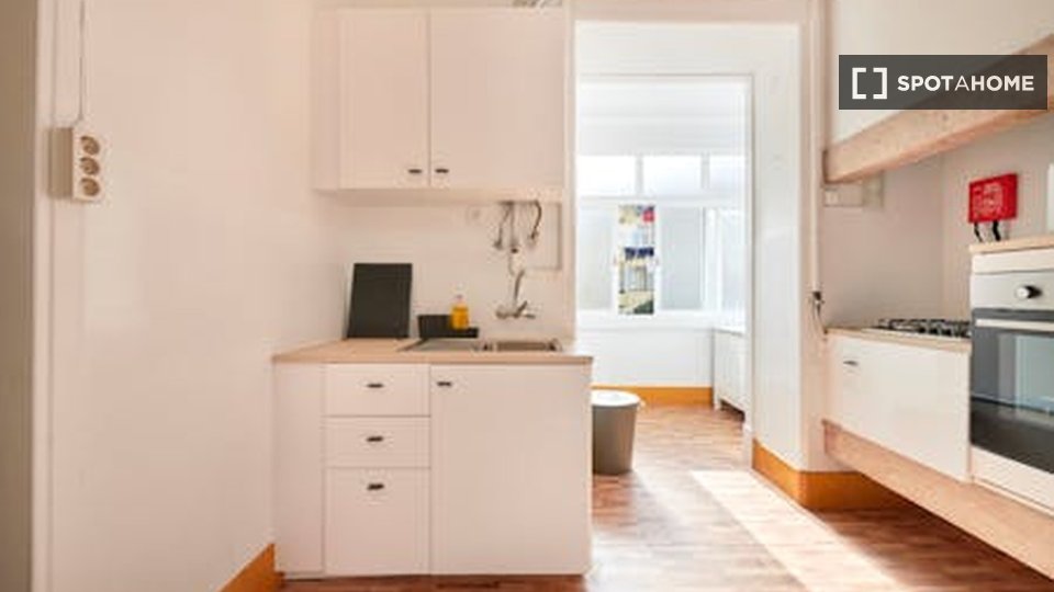 Double room Lisbon, 4 beds — photo 13