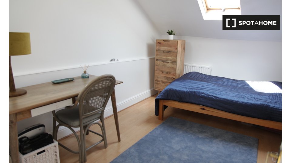 Double room London, 2 beds, 75m² — photo 1