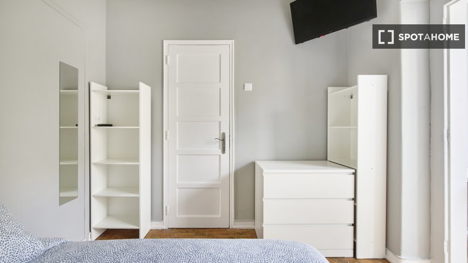 Double room Lisbon, 6 beds — photo 17
