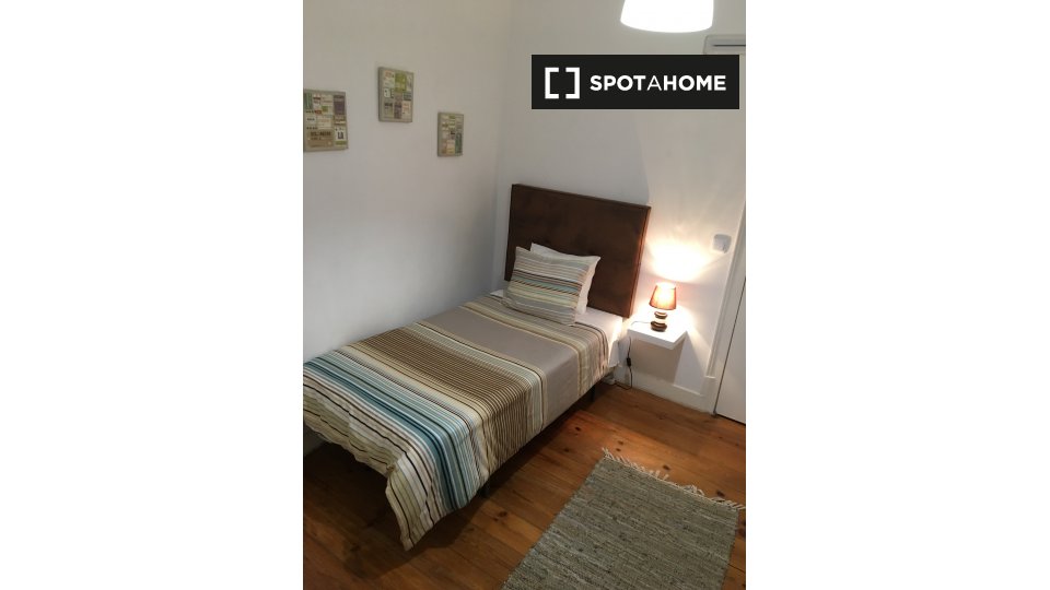 Double room Lisbon, 5 beds, 120m² — photo 2