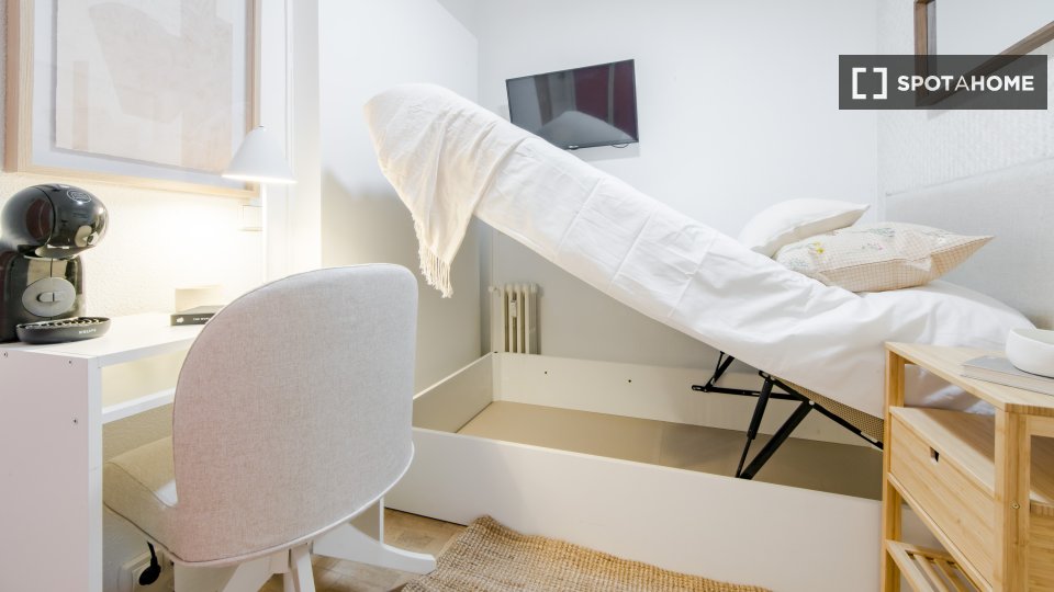 Double room Madrid, 11 beds, 250m² — photo 8