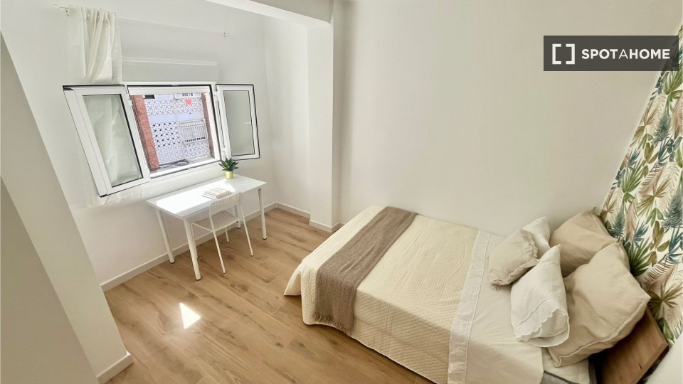 Habitación en un piso compartido de 4 habitaciones en La Palmilla, Sevilla.
