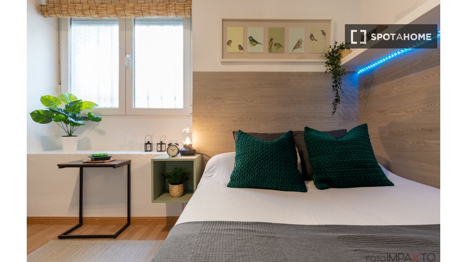 Double room Madrid, 5 beds, 120m² — photo 3