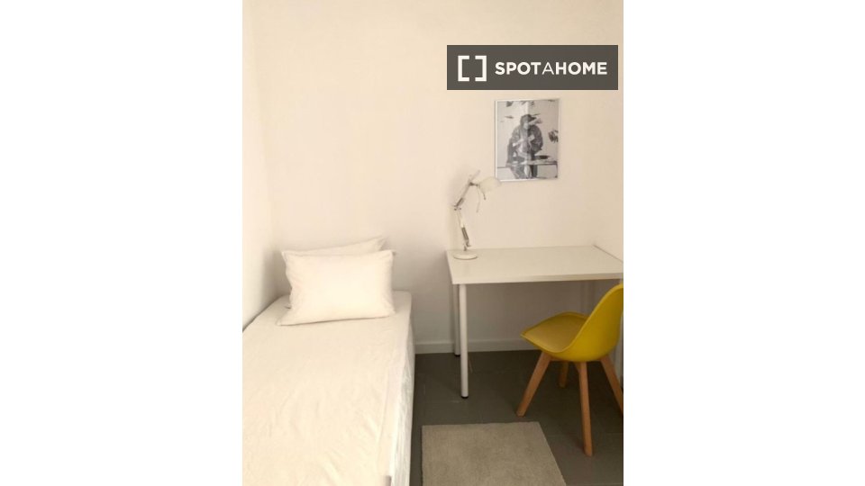Double room Lisbon, 6 beds, 150m² — photo 2