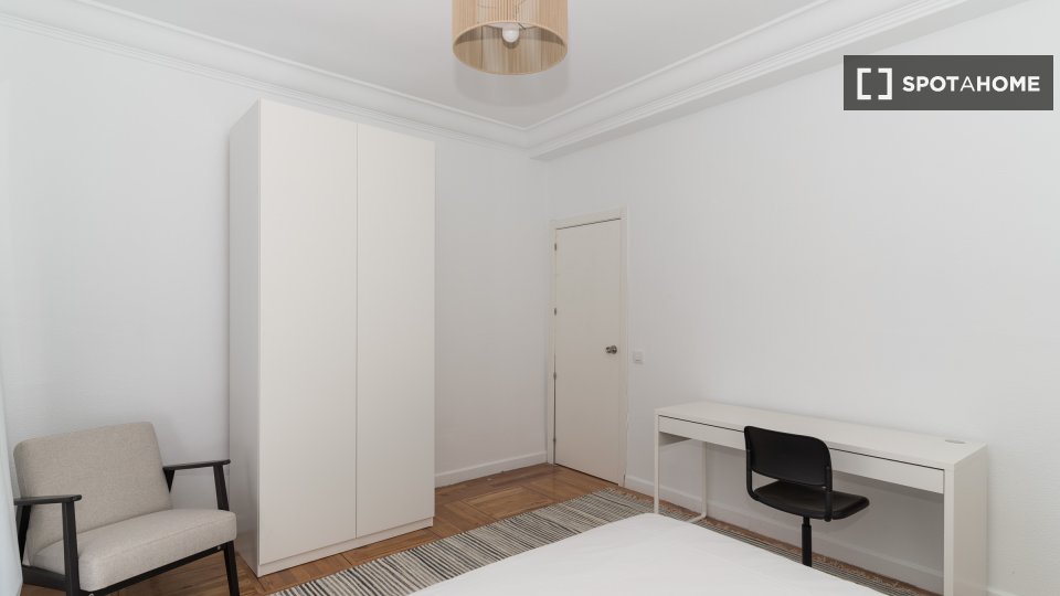 Double room Madrid, 10 beds, 380m² — photo 3