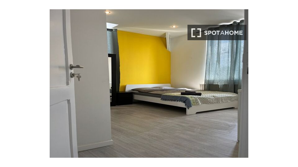 Double room Brussels, 9 beds — photo 9