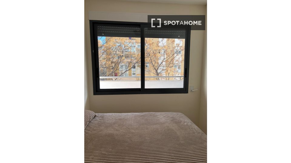 Double room Valencia, 3 beds, 120m² — photo 2