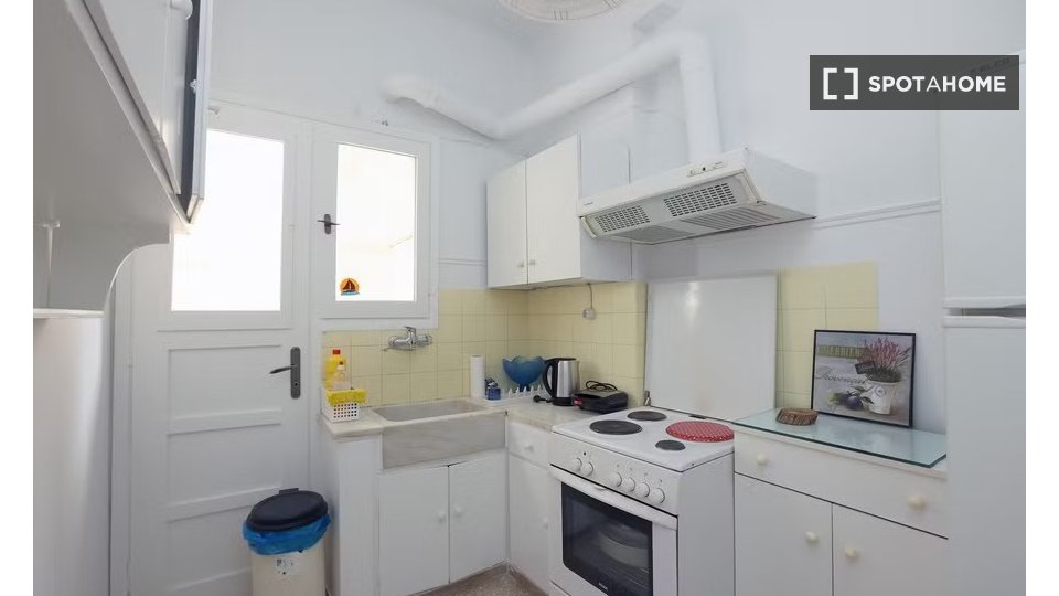 Double room Athens, 3 beds — photo 17