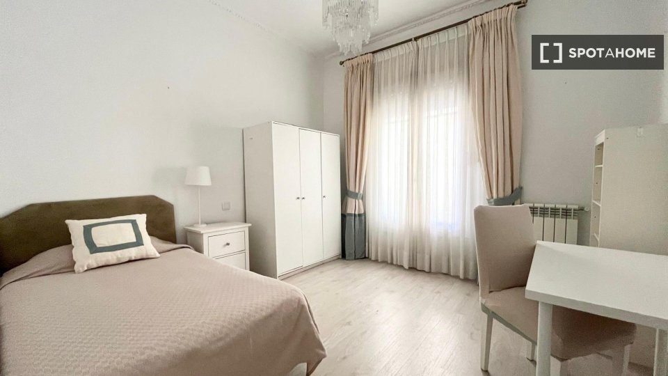 Double room Madrid, 6 beds — photo 15