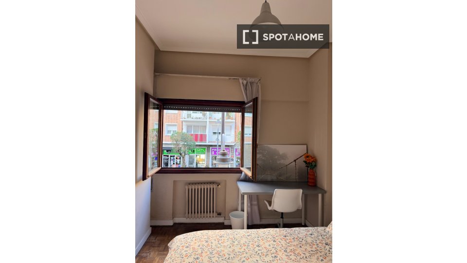 Double room Bilbao, 4 beds, 85m² — photo 3