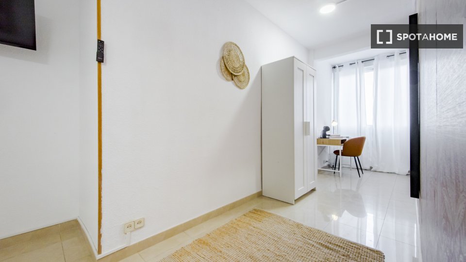 Double room Madrid, 7 beds, 113m² — photo 11