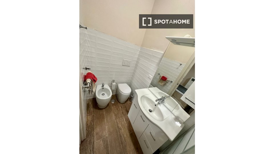Double room Rome, 3 beds, 94m² — photo 19