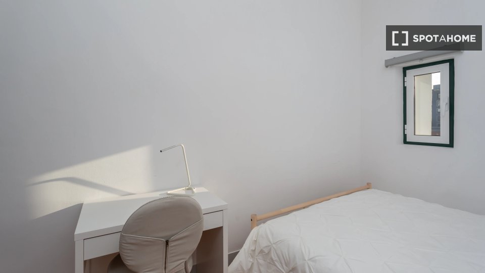 Double room Lisbon, 6 beds — photo 11